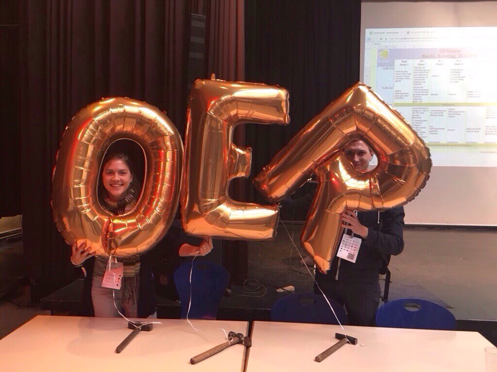 _MLAB's tweet photo. Der erste Tag beim #OERde16 war der Hammer!! Mit @m_andrasch @judith_clyde @FJoSiller @tonkopf84 https://t.co/ZXIy7zUKah