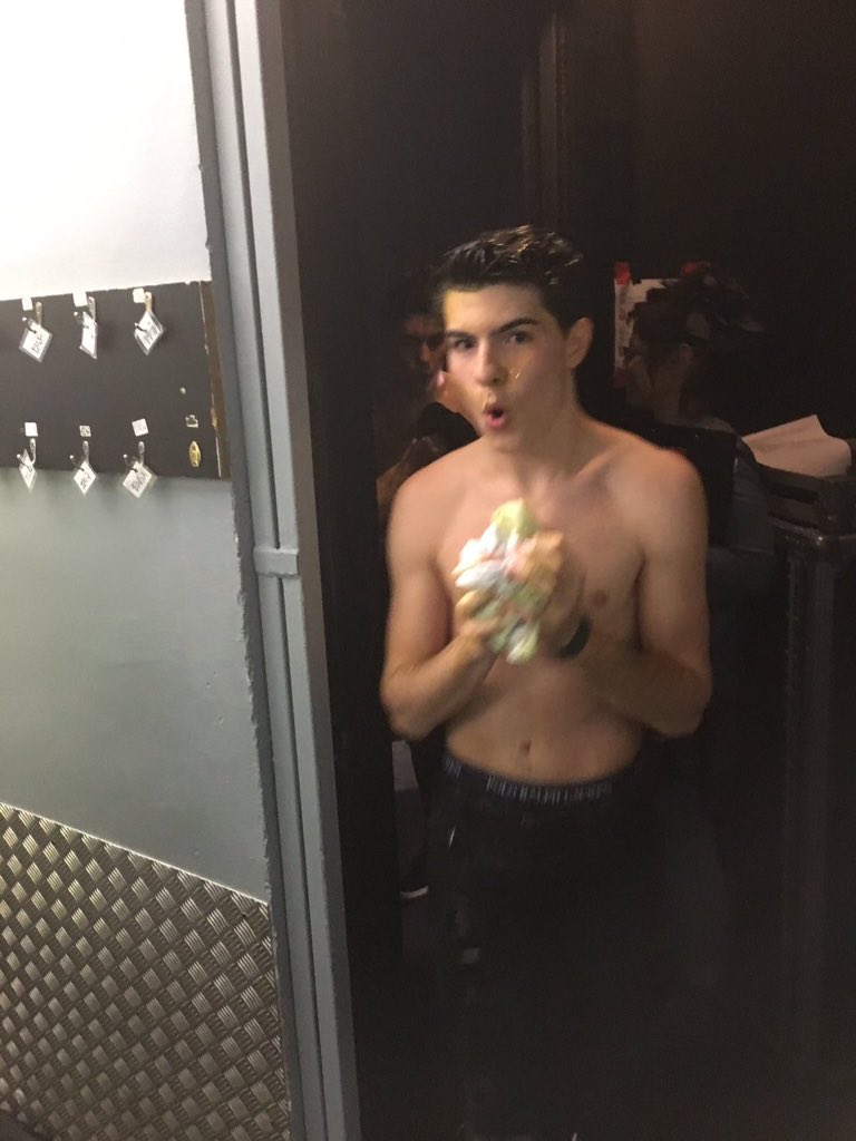 Beatrjcee's tweet photo. @_jesus_OM @DanieloviedoM @GemeliersMusic #SlimeFest 💚😍 https://t.co/d0ZxNOBNpZ