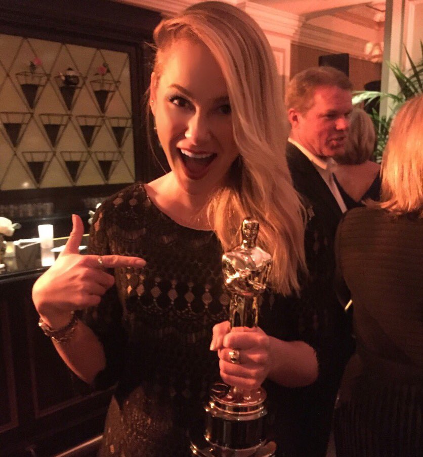 larissvon's tweet image. It&apos;s finally #Oscars night! Tune into the #PwCRedCarpet pre show at 4pm pt pwc.to/redcarpet