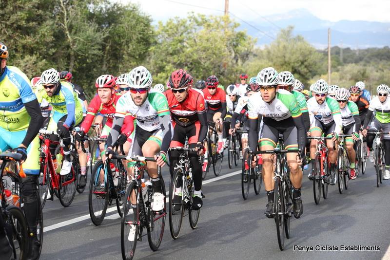 Un Hivern a Mallorca: Joan Batle devuelve al Club Ciclista Sa Pobla a primera línea!
ciclismoenmallorca.com/es/actualidad/…
