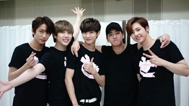 cheers__dear's tweet image. Happy #BanaSelcaDay! Love love love banas and love love love Bipo!