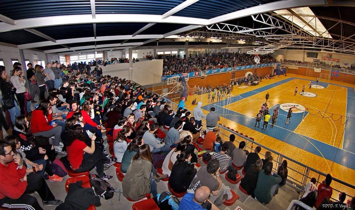 ara_castells's tweet photo. Els Castellers de Vilafranca, triomfadors del XVè Torneig Casteller https://t.co/B0XOZlDgsA
#castellers #XVTCF https://t.co/aIJxWNrRSv