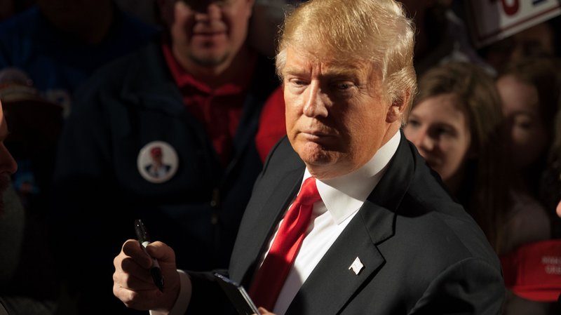 Counter_Stories's tweet photo. Trump refused to condemn endorsement from a prominent white supremacist and ex-KKK leader. https://t.co/yacwdeO4bi https://t.co/P15zW1beJ4