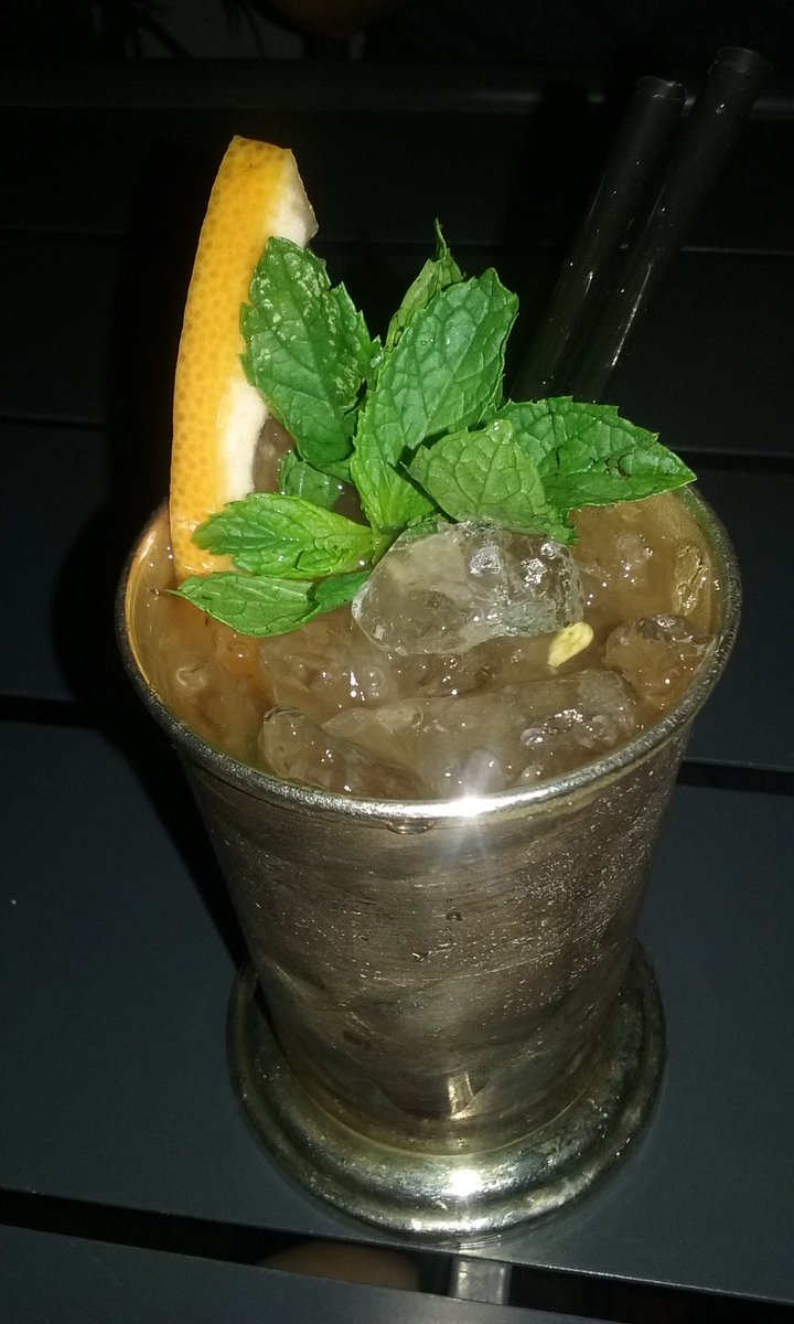 Drink_Me_Blog's tweet photo. Ayer cenamos en @BrandonBsAs y nos sorprendió la calidad de los drinks, ingredientes y la estética. Must go back. https://t.co/uELMHX94IC