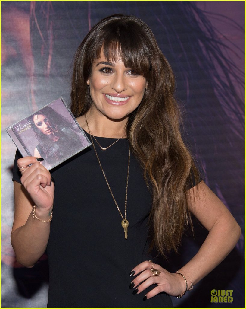 itsmoisespinto's tweet photo. OMG 2 YEARS SINCE LOUDER WAS RELEASED. SUCH AN AMAZING ALBUM #2YearsOfLouder https://t.co/e7716osjb9