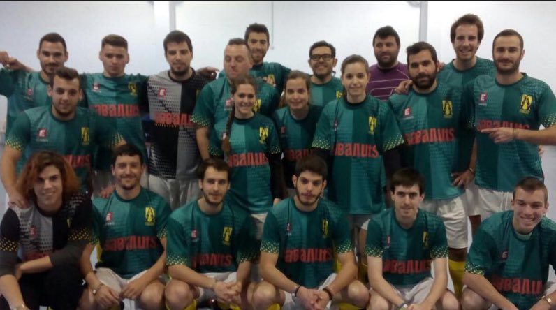 xmunozsbd's tweet photo. Els @saballuts hem acabat 17ens el #XVTCF ... 7 partits en 25hores on hi hem jugat tots! (Els de foto i alguns més!) https://t.co/1vz1n5slNm