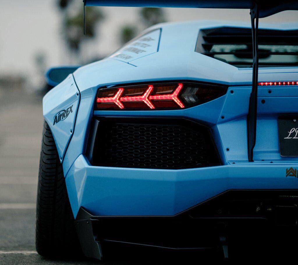 Supercar_tweets's tweet photo. Wide body.. #SupercarTweets https://t.co/rH3yUSBouj
