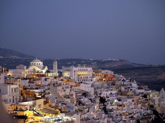 TripTroupe's tweet photo. Empieza la noche - #Santorini #Grecia https://t.co/wZjcUntzKL https://t.co/Cp6mTmoF7H