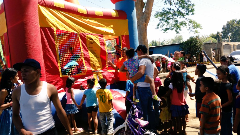 JS19JdistritoV's tweet image. #FelicesDeCompartir barrio German Pomares inauguro la rehabilitacion de su parque y cancha multiusos #AMORANICARAGUA