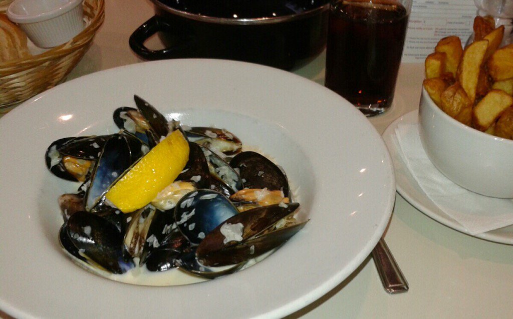 Michelle_BIIS's tweet photo. Brilliant value lunch last week #Musselinn #Edinburgh :) https://t.co/w9NVCOhs9B