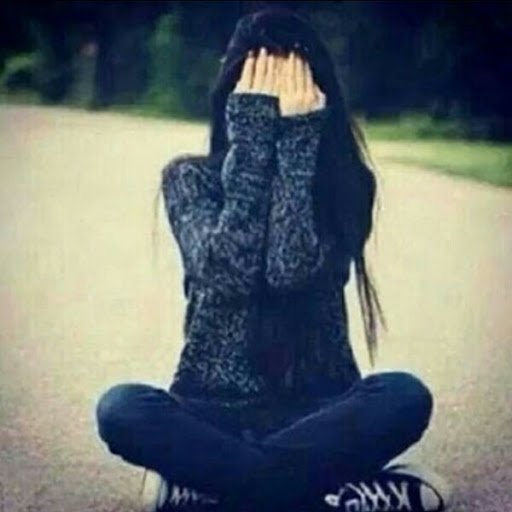نتحدث وَ نتحدث وَ نتحدث ..💬

وَ فجأھٍ يقول ليّ 
" آنظر إلي !👀
آنظرُ إليہ
فَ يحرّگ ː شفآھٍ بدون صوت 
- ( آ ح ب گ ¸❤