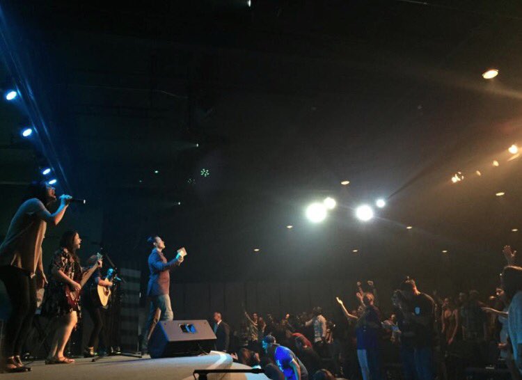 jayhaizlip's tweet photo. STREAMING LIVE right now from The Sanctuary ---> https://t.co/SPGgfgzzuA #WhatsInYourHand https://t.co/3R1pEvMAH8