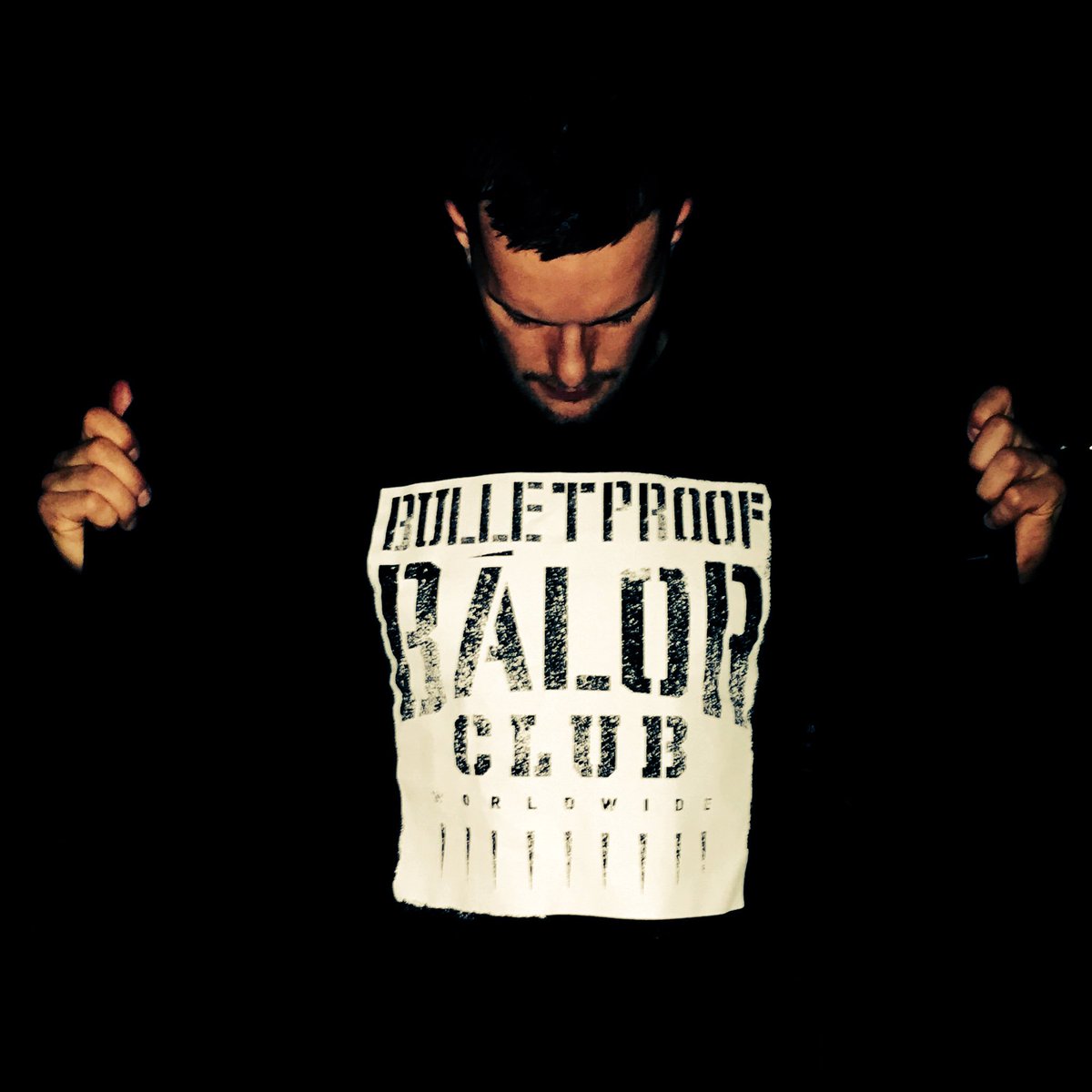 Finn Balor revela possível nome dos Bullet Club na WWE CcUvEp5W8AoFh6o