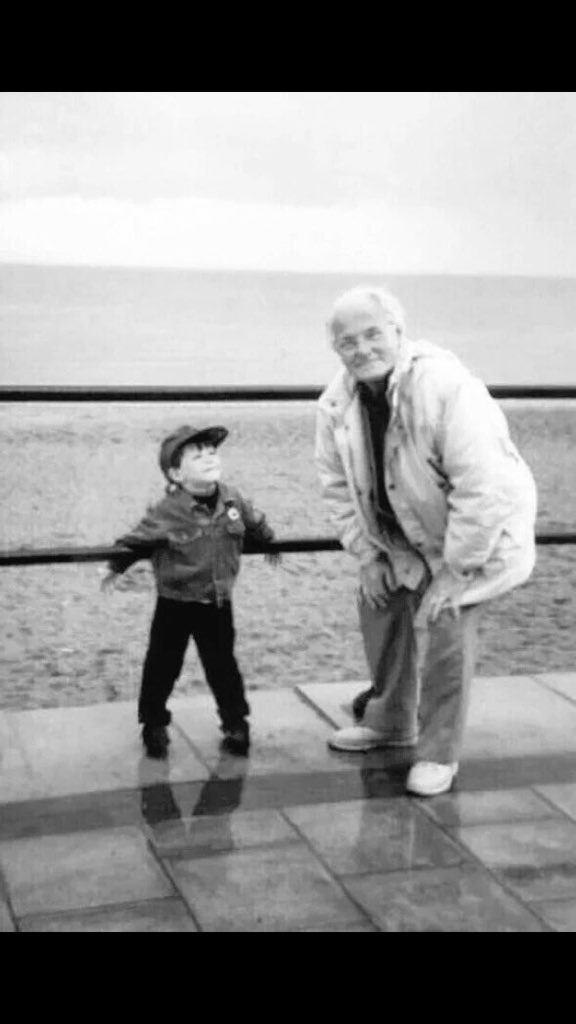 anggst91's tweet photo. #RIPKeith #SupportToLouis 🌍 https://t.co/RYy7hdISJe