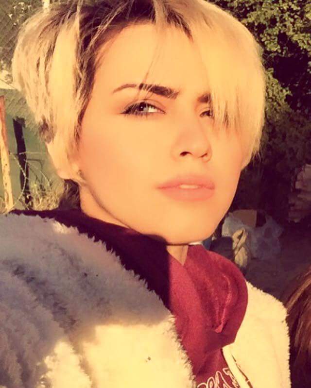 هناك صداقه بيضاء
أبلغ وأعمق من قصص الحب
لا تعرف النهايه ولا يضعفها الغياب
أقوى من الظروف وتغني عن الحب!!