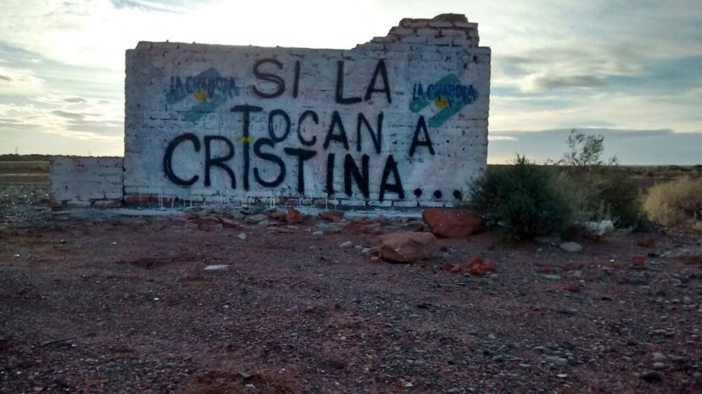 wadodecorrido's tweet image. Miles de pintadas en todo el país rechazan llamado a indagatoria de Cristina lacampora.org/2016/02/27/mil… @CFKArgentina