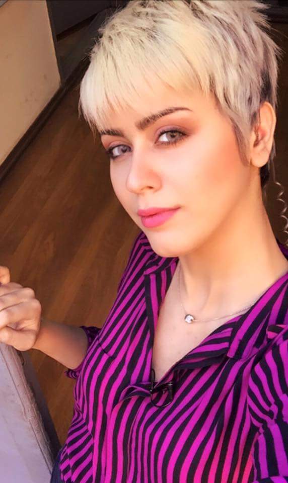 لا تكن إلا مع من يفتخر بوجودك 
ويفتقد غيابك  
ويصون فؤادك 
كن مع من لا يكون بدونك➪