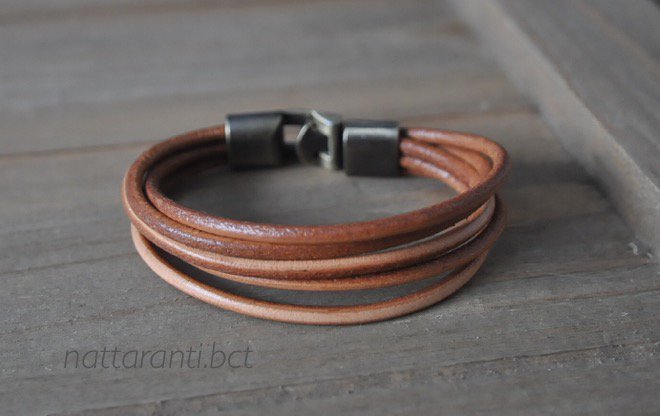 nattaranti's tweet photo. Classic leather bracelets #CraftHour #bracelet #braceletproject #handmade #etsyukseller
--> https://t.co/7rXmeDwltW https://t.co/OAlER9RQlb