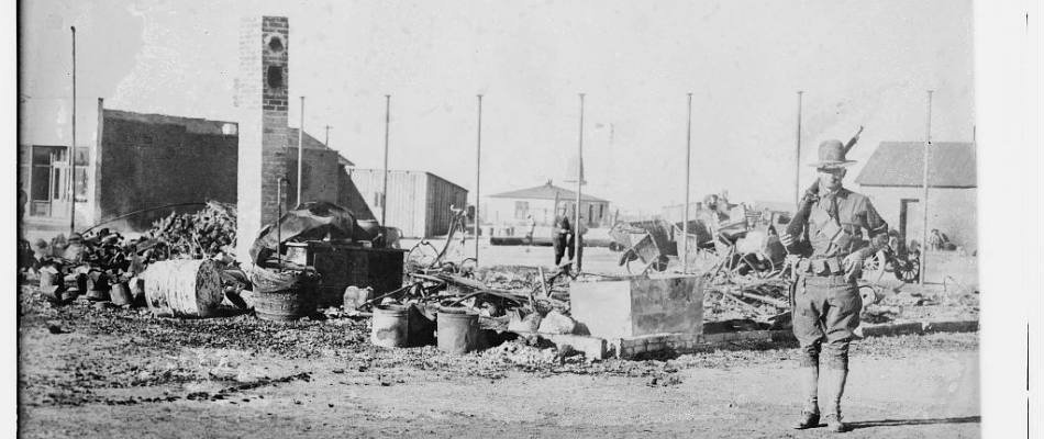 ontobelli's tweet photo. U.S. politicians pandering to border hysteria are nothing new https://t.co/GfbGCneIYm
#trumpetization https://t.co/VuNY13Ccqc