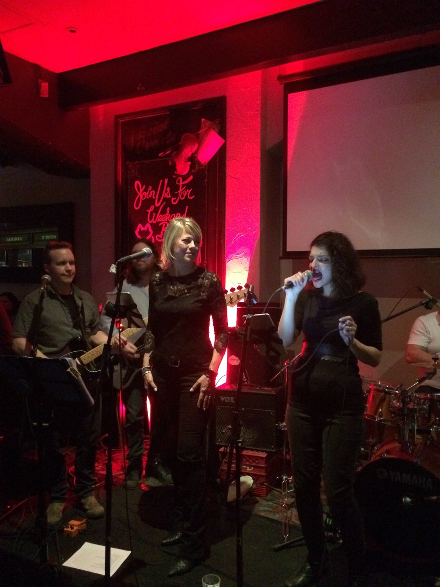 Liz West tweet media