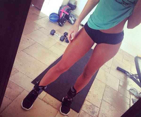 BurningPounds's tweet photo. Leg Goals! https://t.co/2bzHvPnOmc