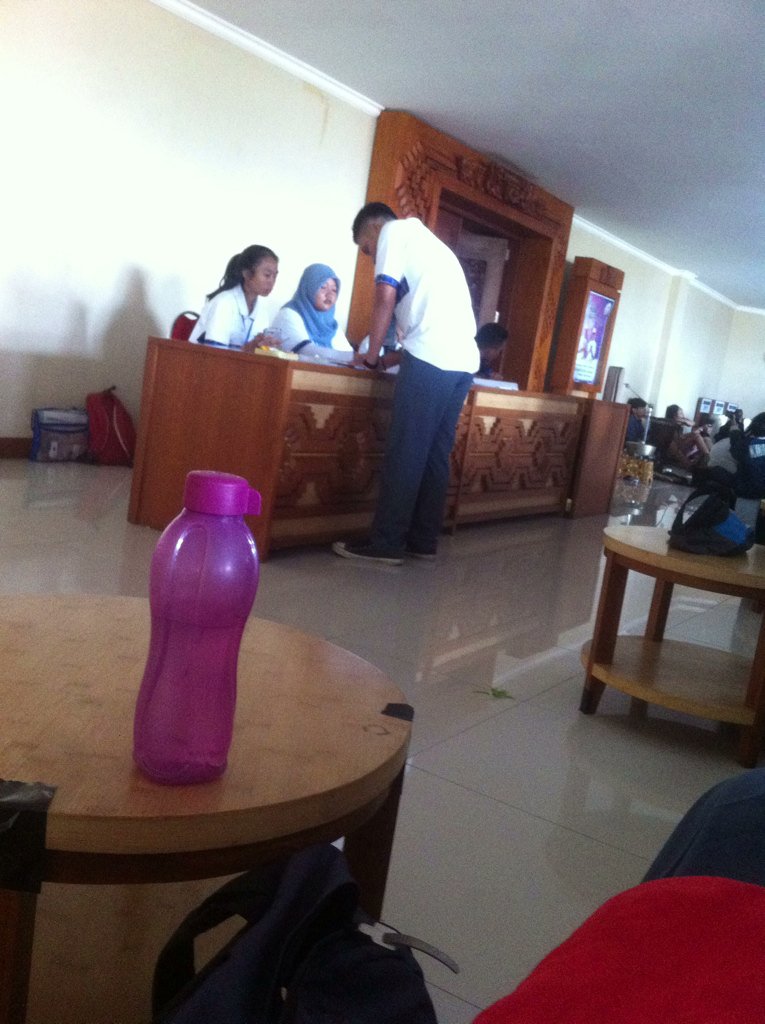 BISMILLAH.

yang mau nonton langsung OTW ke LUMINTANG. di GEDUNG ATM. HTM? masuk aja. gratis sumpah