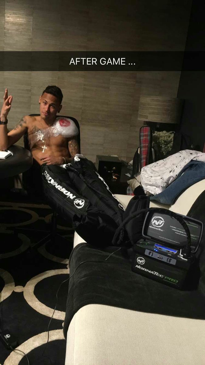 neymarjr's tweet photo. 😐 https://t.co/3OwCAkugCj