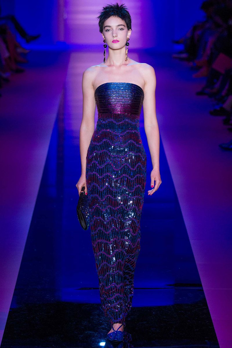 VogueRunway's tweet photo. Naomi Watts enchants in @Armani Privé Fall 2015 Couture: https://t.co/Hes7RfiR7D #Oscars https://t.co/3UUDBUM7mk