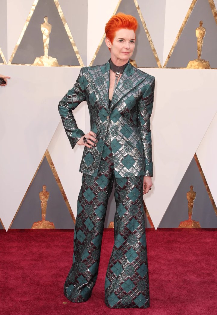 DisneyPremiere's tweet photo. #Cinderella costume designer Sandy Powell looking amazing on the #Oscars  Red Carpet. https://t.co/mEHiSVqJXO