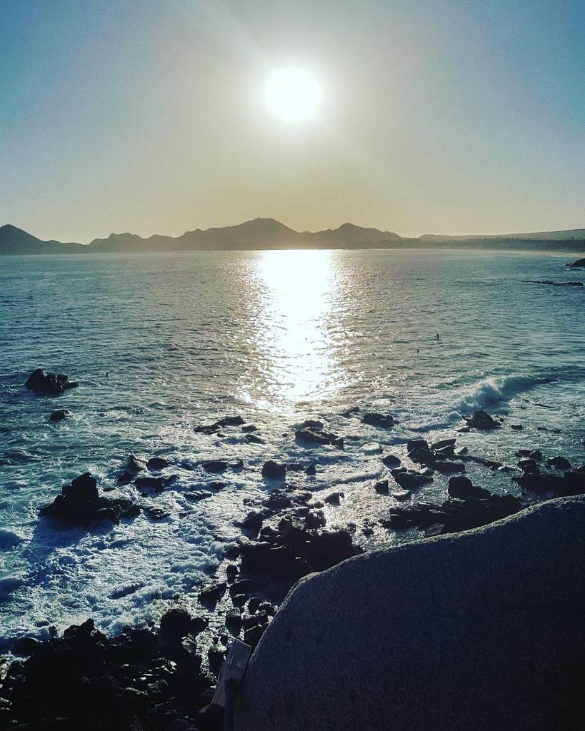AACabobyBea's tweet photo. Aquí esperaremos la #puestadesol esta tarde #sunsetdamonalisa #loscabos #México by sandranotario https://t.co/1VwHRiO8wb