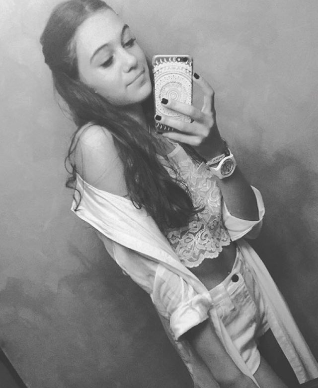 CasiAngelesrx's tweet photo. Allegra Bedoya Agüero ocupada: @allegrabedoya 👅 https://t.co/nn9gnWG0Pf