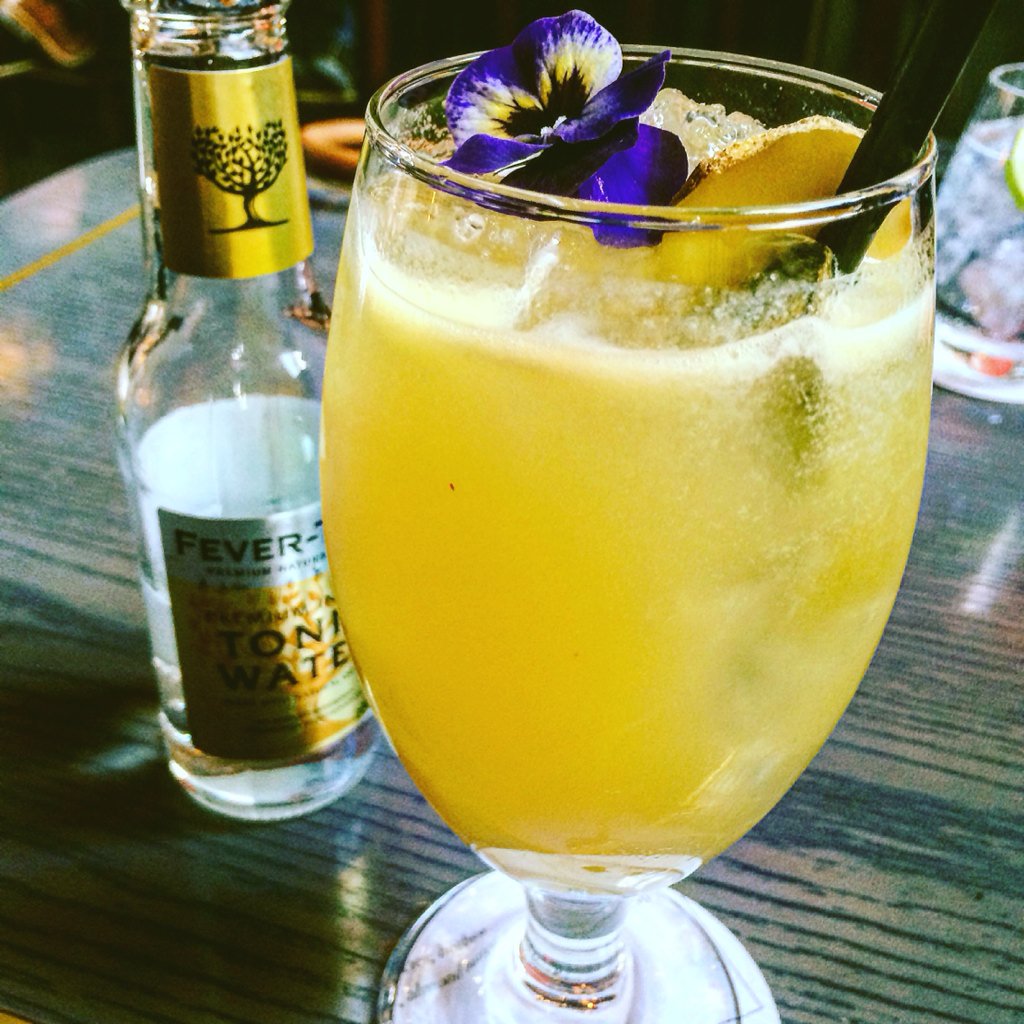 Elliehinds's tweet photo. Cocktails! https://t.co/y7N1jT0Df1