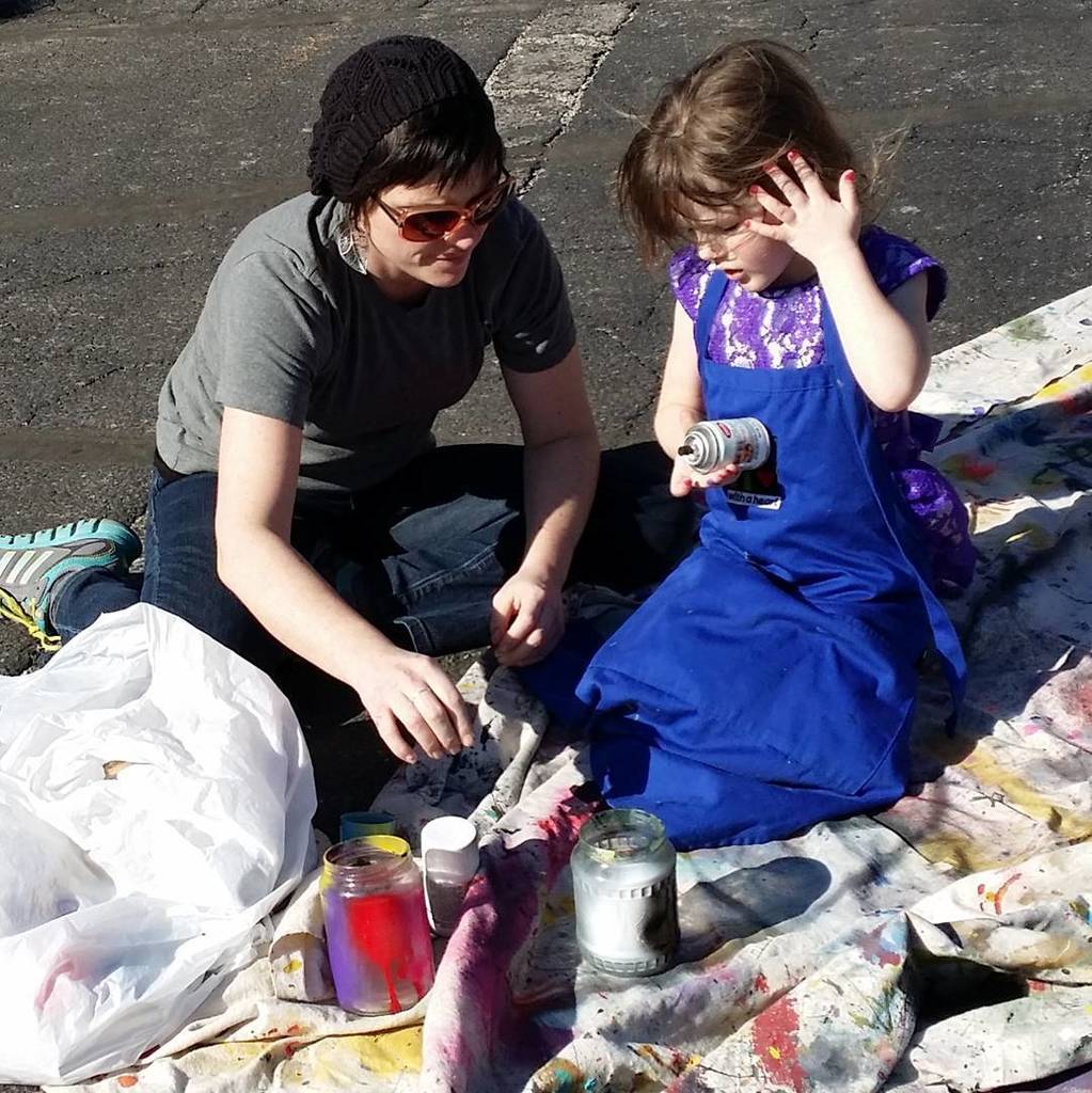Painting glass during our latest $5 art glass with <a href="/regenerationind/">Re-Generation Indy</a> {MORE INFO LINK IN PRO… ift.tt/1n8L6H7