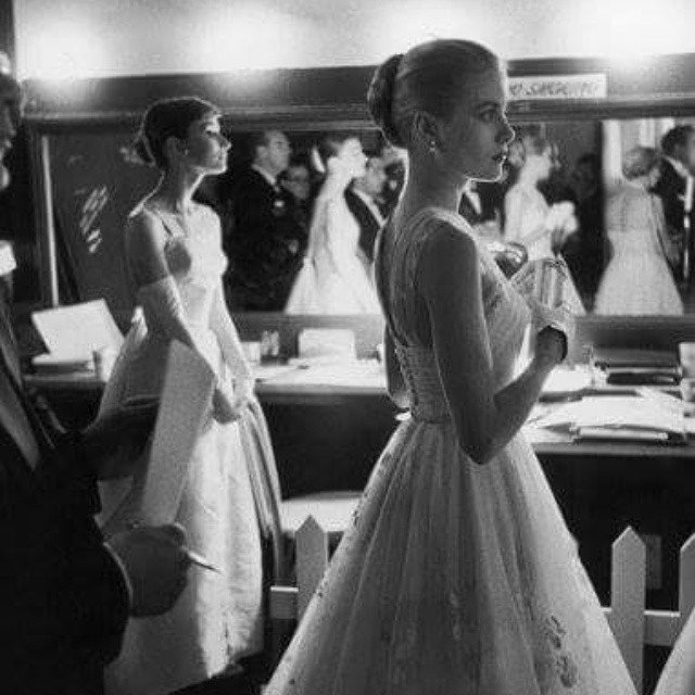 henbsu's tweet photo. Audrey Hepburn &amp; Grace Kelly backstage @ #Oscars #classic #hollywood #glamour #style #icons https://t.co/odz4wCDRM0 https://t.co/F6hTWjVdYc