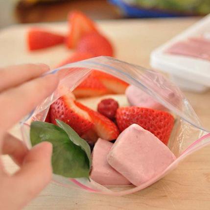 FitnessMagazine's tweet photo. Before you pack your gym bag, prep your breakfast smoothie:
https://t.co/pzKWiiFeMN https://t.co/VPe8OgvcY8