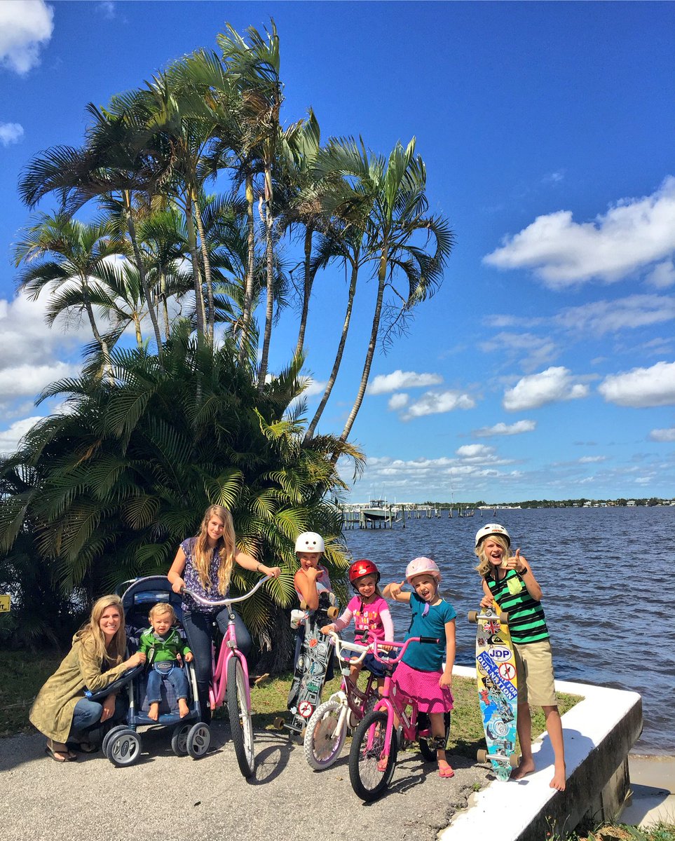 familyman1523's tweet photo. Perfect day for a family ride to downtown Stuart.#FamilyTime #StuartLife https://t.co/zD0uslnVeV