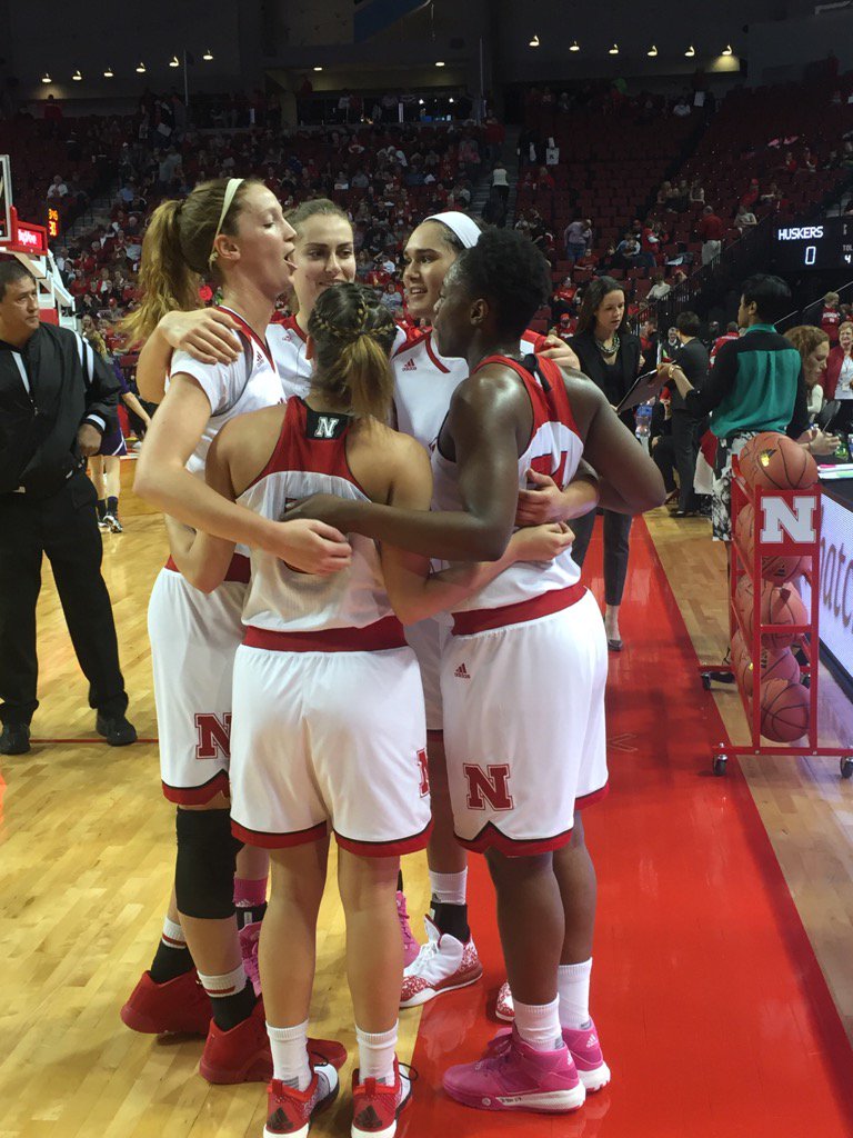Less than 30 minutes to tip off! Let's go #Huskers 👊🏀🔴