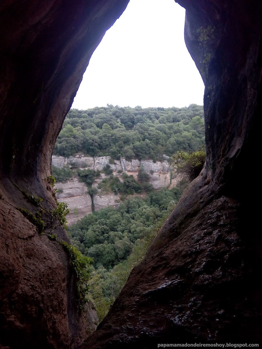snavid's tweet image. Cova Simanya, una excursión muy cerca de Barcelona  papamamadondeiremoshoy.blogspot.com.es/2015/09/cova-s…