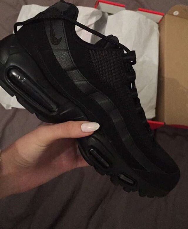 hypeXstyle's tweet photo. 🌑 https://t.co/ZsewxqpfWe