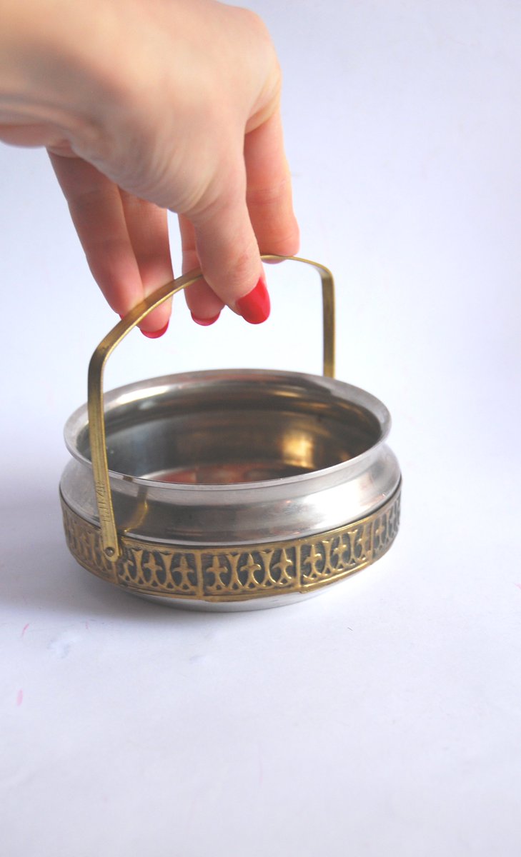 smistel's tweet photo. #Vintage Metal #Sugar Bowl, Small Silver Color Bowl With Golden Pattern https://t.co/W9QeLMQjw5 via @Etsy #teaparty https://t.co/MgXrSVhrs6