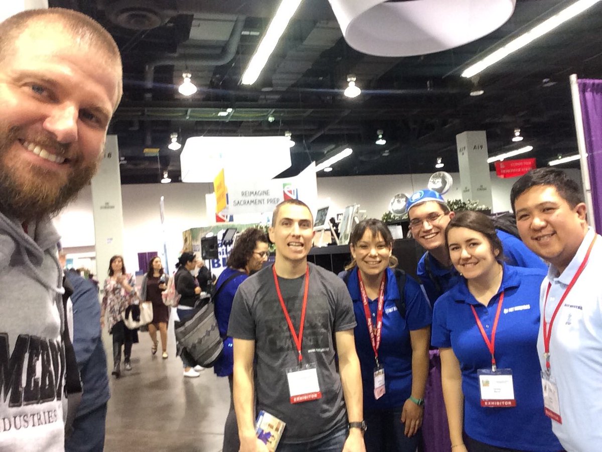 netministries's tweet photo. Having a great time with #NETalumni here @LACongress #RECongress https://t.co/XwkTwQVxQH