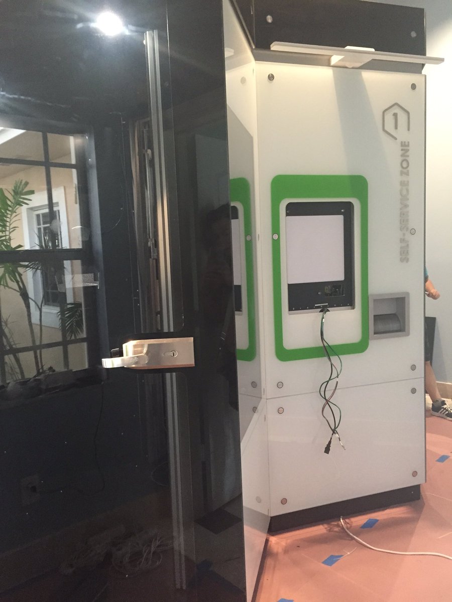 MonRo has arrived from #ATMIA2016 and is being installed in its new permanent home in #Miami by <a href="/quantum_sys/">Quantum Systems</a>