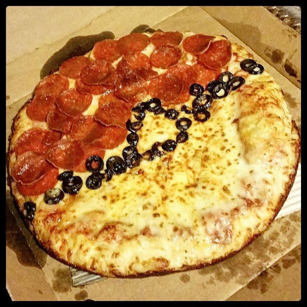 LMJB's tweet photo. #Pokemon #Pizza
#HandmadePan
#HappyBirthday
#AustieFrostie21
#PizzaArt #Dominos
#Pokemon20 #Pokemon
CC @DPZTampaBay… https://t.co/WRVGICbTZA