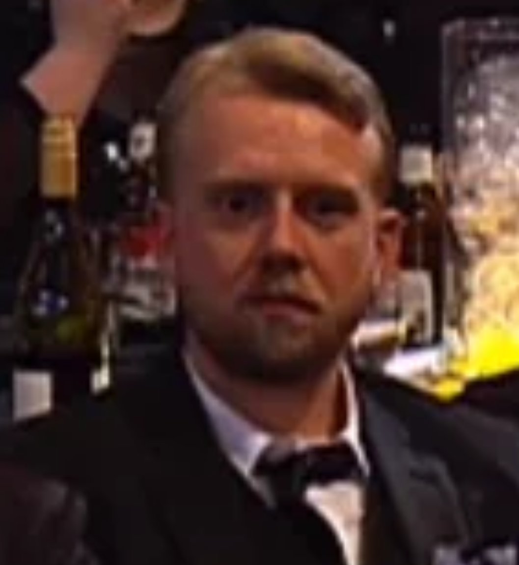 baragrin's tweet photo. Þegar maður man ekki hvort maður slökkti á eldavélinni #eddan https://t.co/K1ce7lDQ1u