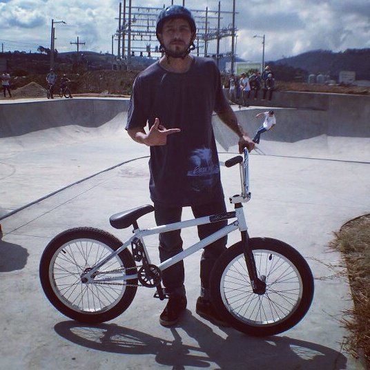 jefreyS86's tweet photo. Disfrutando mi vida #softcrewbmx #primitiveclothingcolombia https://t.co/GkHUrpT1IJ