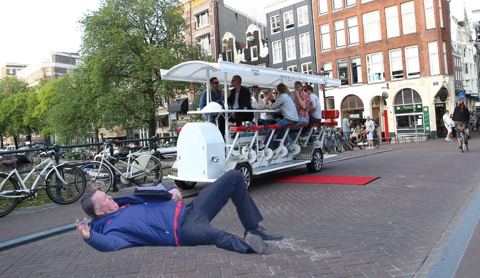 merlijn007's tweet photo. no way, #vangaal knocked over by a #LimoBike #beerbike in #amsterdam #vangaaldive https://t.co/gZgPJ52p1H