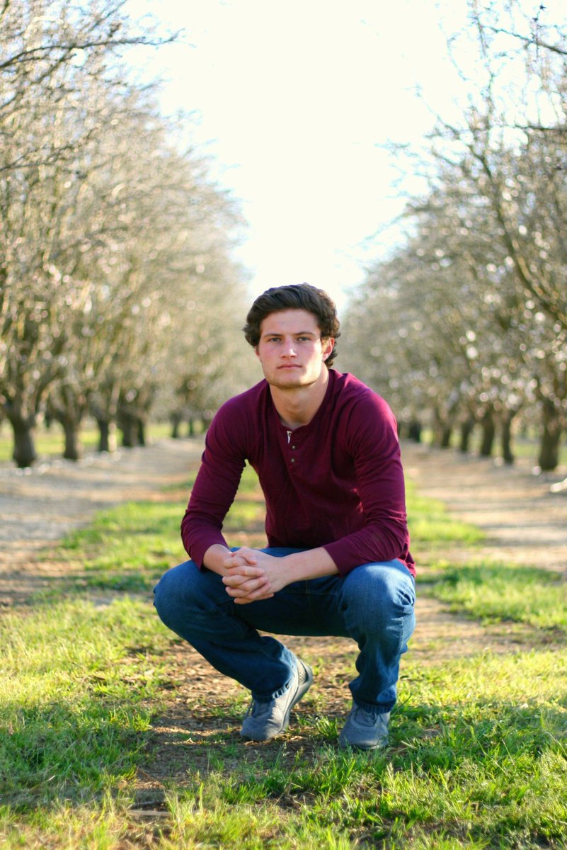 joseph_sheldon's tweet photo. Right after this, I was savagely attacked by a bee. 😂😂😂 #FroDays https://t.co/y0mPVZFl0S