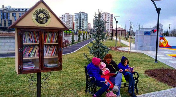 HergunYeniBilg's tweet photo. Parka gidip bankta otururken yanınızda kütüphane bulabileceğiniz bir şehir var ülkemizde. Eskişehir https://t.co/U49TQ9QWMn
