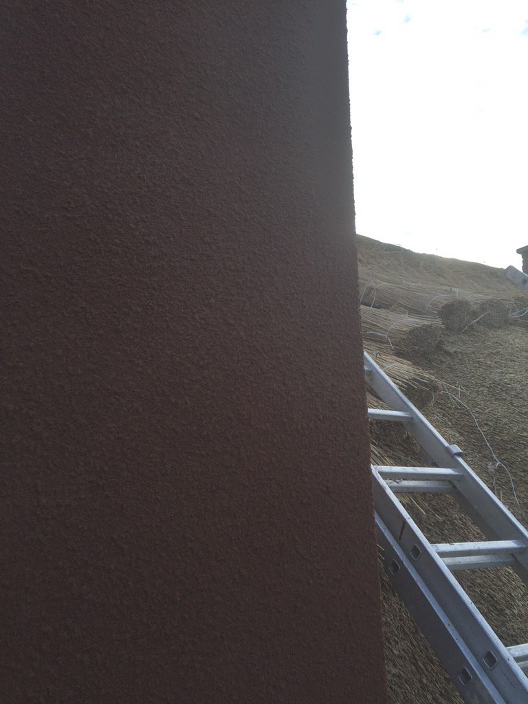 harrisbricklay1's tweet photo. Chimney re-render working with West Country thatchers #heritage #thatching #rendering https://t.co/MbugXWEtGC