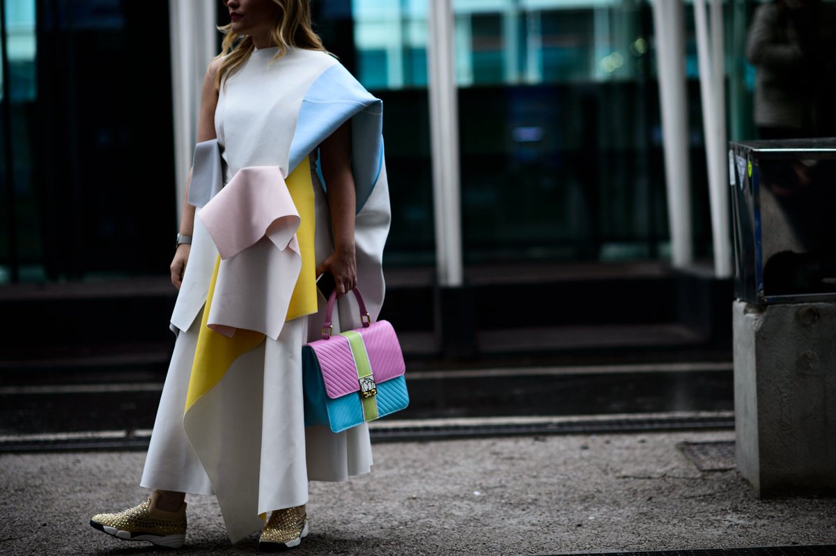 wmag's tweet photo. Street style stars mix it up in Milan: https://t.co/Juu5BEcHbk https://t.co/288BZwpSyG